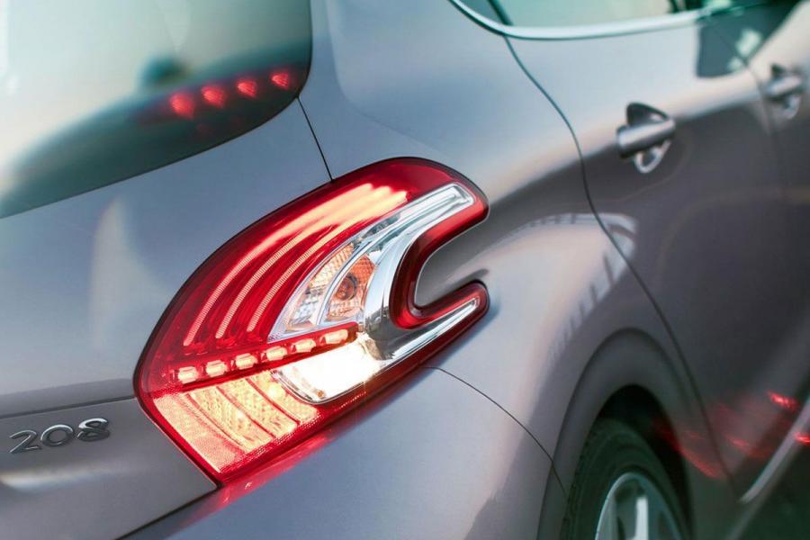  Peugeot 208 5-Door 2012 года  (фото 34 из 73)